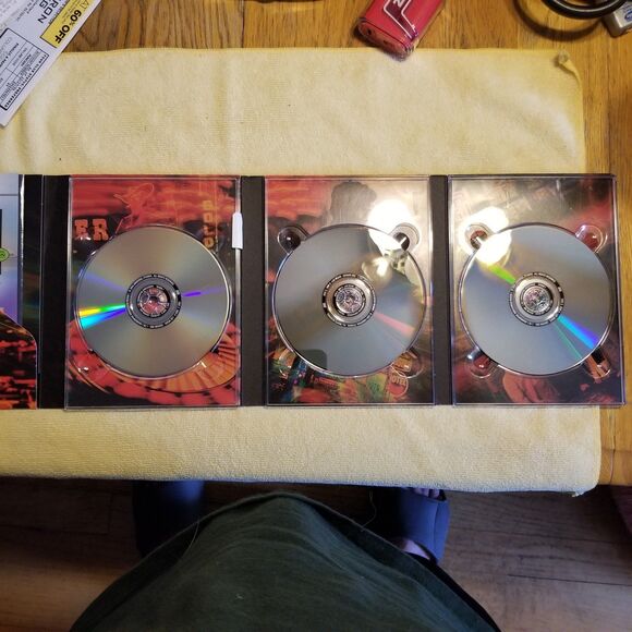 Las Vegas Season One Uncut & Uncensored dvd set 3 DVD's - Picture 4 of 5